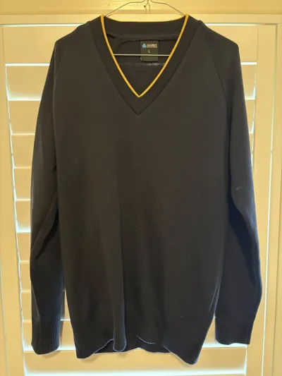 Photo 1 of Girl -Pullover-Like new-Yr10/11